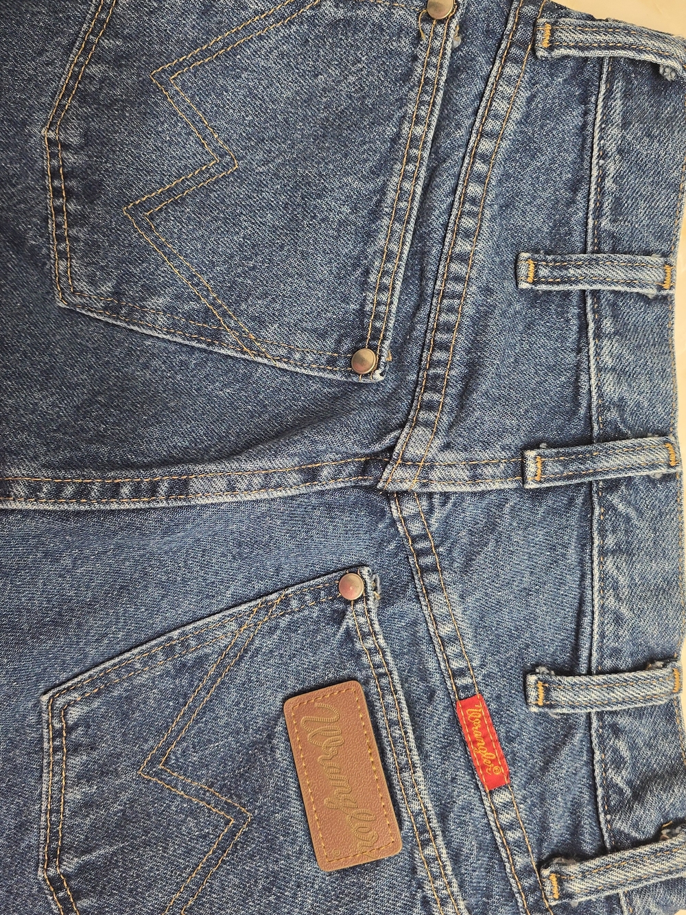 Size 27 Wrangler Blue Straight-Leg Jeans with Beaded Star Appliqués - Picture 5 of 6
